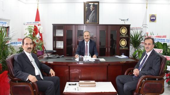 MÜSİAD Sivas Başkanı ve Beraberindekiler, İl Milli Eğitim Müdürümüz Mustafa ALTINSOY´u ziyaret ettiler.