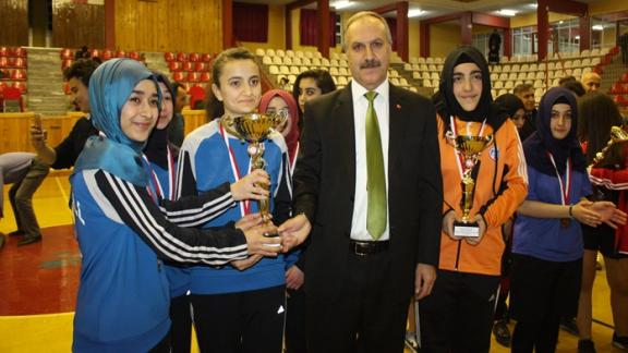 Milli Eğitim Müdürümüz Sayın Mustafa ALTINSOY, Liseler Arası Masa Tenisi Ödül Törenine Katıldı.