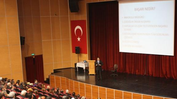 Uzman Psikolog Özkan Şenol Tarafından Öğretmen, İdareci ve Velilere Yönelik Yönetim ve İletişim Konulu Seminer Verildi.