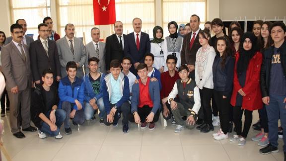 Şehit Muhammet Onur Demir Anadolu Lisesi Öğrencileri, Akrilik Boyama Resim Sergisi Açtı.