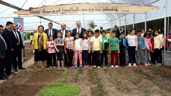 Milli Eğitim Müdürümüz Mustafa Altınsoy, Final Okulları Örnek Sera açılış programına katıldı.