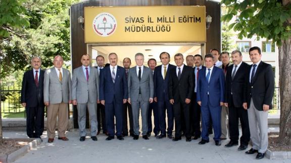 Sivas Valisi Davut Gül, Milli Eğitim Müdürlüğümüzü ziyaret etti.