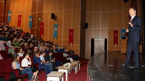 Milli Eğitim Müdürümüz Mustafa Altınsoy, aday öğretmenlerle bir araya geldi.
