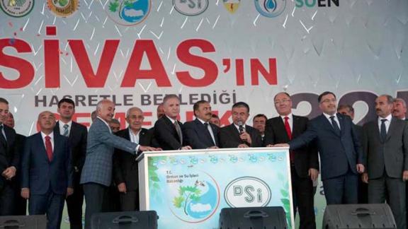 Sivasta 325 milyon değerindeki projelerin temeli törenle atıldı. Törene, Milli Eğitim Bakanı İsmet Yılmaz ile Orman ve Su İşleri Bakanı Prof. Dr. Veysel Eroğlu da katıldı.