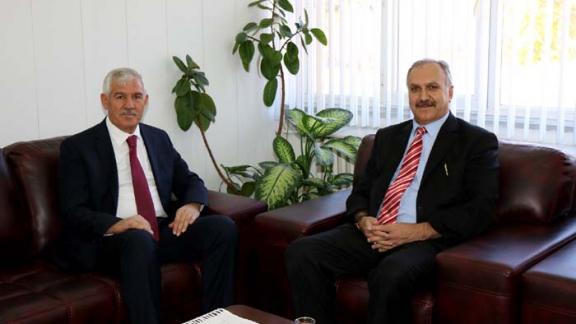 Kayseri İl Milli Eğitim Müdürü Osman Elmalı, Milli Eğitim Müdürümüz Mustafa Altınsoyu ziyaret etti.
