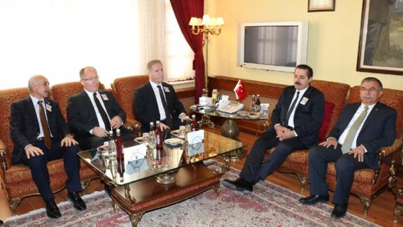 Milli Eğitim Bakanı İsmet Yılmaz, Gıda, Tarım ve Hayvancılık Bakanı Faruk Çelik ile birlikte Sivasta çeşitli temaslarda bulundu.
