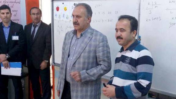 Milli Eğitim Müdürümüz Mustafa Altınsoy, Halk Eğitim Merkezi Müdürlüğü tarafından Kızılırmak İlkokulunda mezun öğrenciler için düzenlenen destekleme ve yetiştirme kurslarını ziyaret etti. 