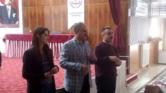 Mili Eğitim Müdürümüz Mustafa Altınsoy, Halk Eğitim Merkezi Müdürlüğü tarafından açılan işaret dili kursunu ziyaret etti. 