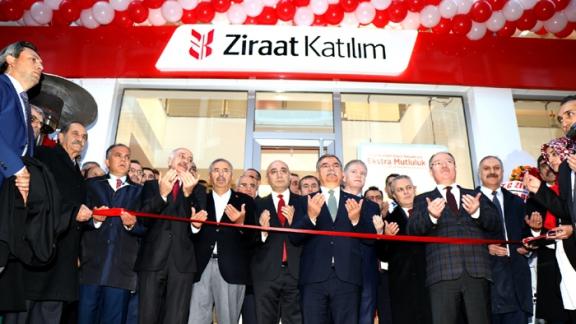 Milli Eğitim Bakanı İsmet Yılmaz Sivasta Ziraat Katılım Bankası Şubesinin açılış törenine katıldı. 