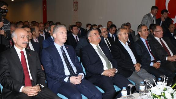 Milli Eğitim Bakanı İsmet Yılmaz Sivas Valiliği tarafından düzenlenen muhtarlar toplantısına katıldı.