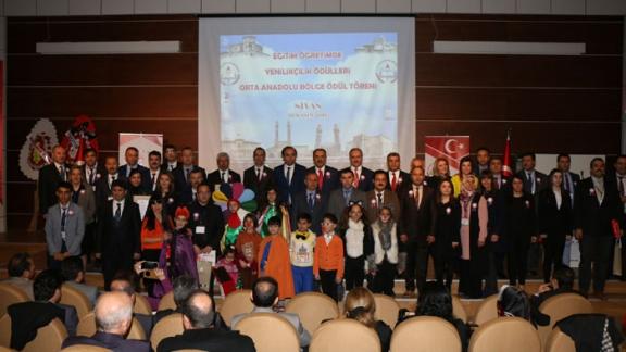 Eğitim ve Öğretimde Yenilikçilik Ödülleri Orta Anadolu Bölge Ödül Töreni Sivasta yapıldı.