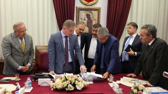 Eğitim Yatırımları ve İhtiyaçlar, Sivas Valisi Davut Gül Başkanlığındaki toplantıda masaya yatırıldı.