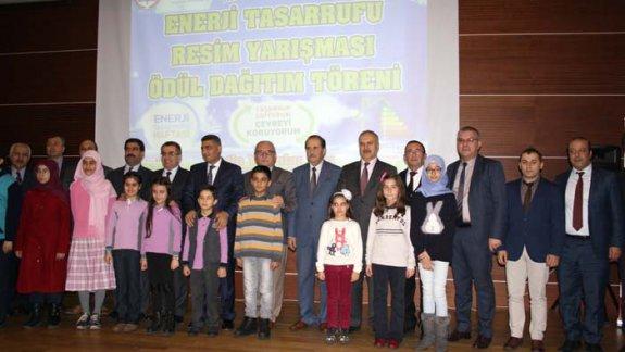 Milli Eğitim Müdürlüğümüz ve Çamlıbel Elektrik Dağıtım Anonim Şirketi (ÇEDAŞ) işbirliği ile düzenlenen "Enerji Tasarrufu " konulu resim yarışmasında dereceye giren öğrenciler ödüllendirildi.