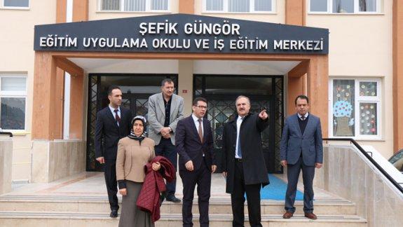 Milli Eğitim Müdürümüz Mustafa Altınsoy, Şefik Güngör Eğitim Uygulama Okulu ve İş Eğitim Merkezi ile Sivas Özel Eğitim Uygulama Merkezini ziyaret etti.