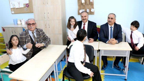 Sivas Belediye Başkanı Sami Aydının desteği ile düzenlenen Kızılırmak İlkokulu Özel Eğitim Sınıfının açılışı gerçekleştirildi.
