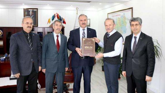 Türk Ocakları Sivas Şubesi Yönetim Kurulu Milli Eğitim Müdürümüz Mustafa Altınsoyu ziyaret etti.