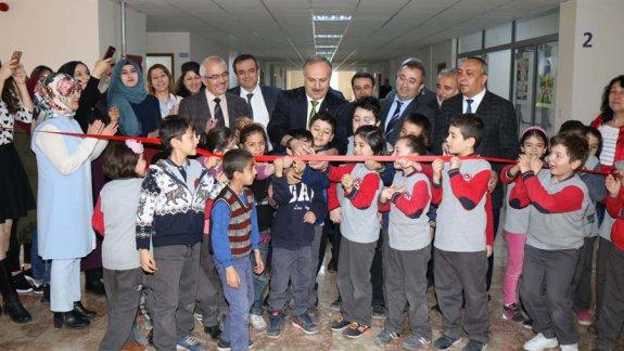 Milli Eğitim Müdürümüz Mustafa Altınsoy, Danişment İlk/Ortaokulunda oluşturulan Fen Sokağının açılışına katıldı.