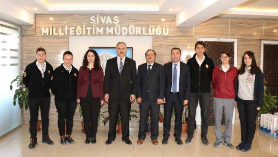 Şehit Ahmet Eyce Mesleki ve Teknik Anadolu Lisesi Okul Müdürü Ramazan Yıldız ve öğrencileri Milli Eğitim Müdürümüz Mustafa Altınsoya teşekkür ziyaretinde bulundu.