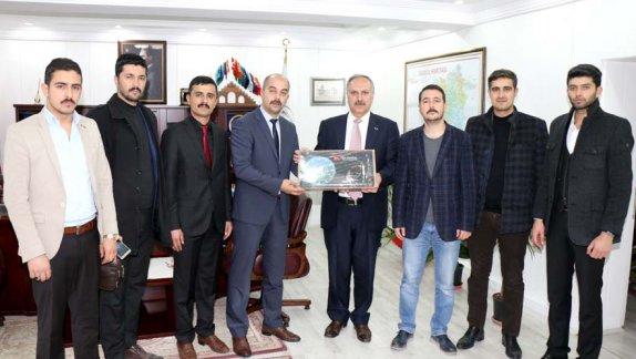 Sivas Ülkü Ocakları Başkanı Rıfat Kalkan ve yönetim kurulu Milli Eğitim Müdürümüz Mustafa Altınsoyu ziyaret etti. 