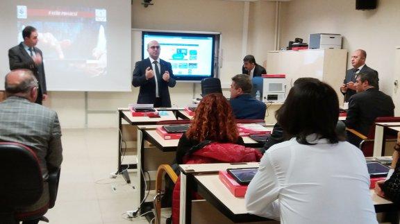 Cumhuriyet Üniversitesi Eğitim Fakültesi Öğretim Üyelerine Etkileşimli Sınıf Yönetimi ve Eğitim Teknolojileri Kullanım Semineri Verildi