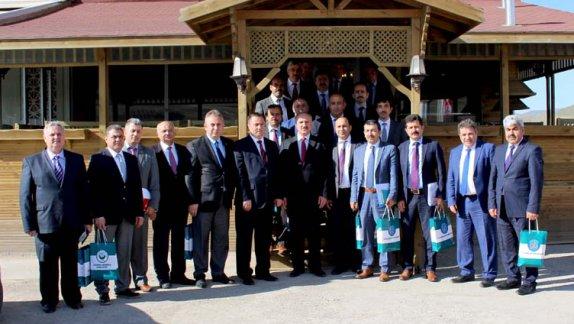 Milli Eğitim Müdürümüz Mustafa Altınsoy başkanlığında her ay bir ilçede düzenlenen İlçe Milli Eğitim Müdürleri Toplantısının Nisan ayı birleşimi Yıldızelinde gerçekleştirildi. 