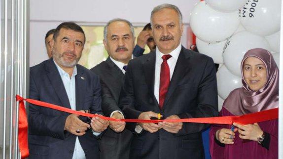 Asım Şahin Kız Anadolu İmam Hatip Lisesinde TÜBİTAK 4006 Bilim Fuarı açıldı.