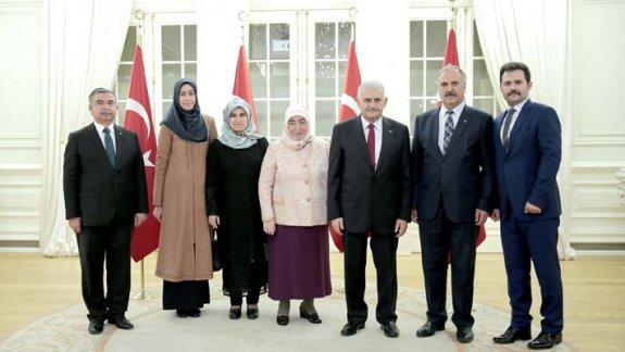 Başbakan Binali Yıldırım, Çankaya Köşkü´nde Bakan Yılmaz ve beraberindeki 81 ilden gelen öğretmenler onuruna iftar yemeği verdi.