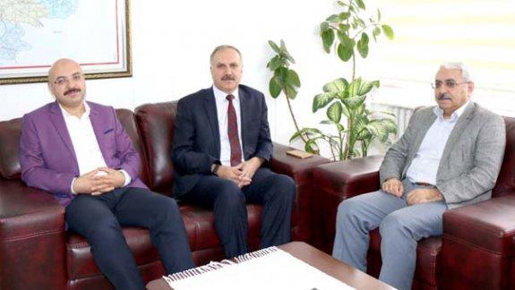 MEB Bakan Danışmanı İbrahim Yasak ve Daire Başkanı Eyüp Tanyıldız, Milli Eğitim Müdürümüz Mustafa Altınsoyu ziyaret etti. 