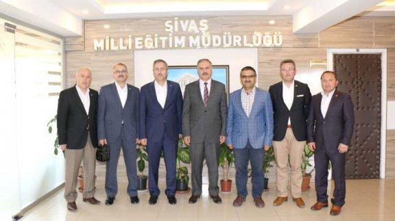 Eğitimciler Birliği Sendikası (Eğitim-Bir-Sen) Sivas 1. Nolu Şube Başkanlığı görevini devralan İlhan Karakoç ve yönetim kurulu, Milli Eğitim Müdürümüz Mustafa Altınsoyu ziyaret etti. 