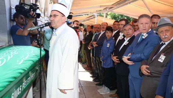 Milli Eğitim Bakanı İsmet Yılmaz, Sivasta Gazeteci Dr. Hidayet Çolakoğlunun cenaze törenine katıldı.