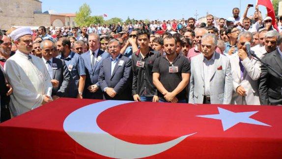 Milli Eğitim Bakanı İsmet Yılmaz, Sivasta Şehit Jandarma Uzman Çavuş Erkan Sakalın cenaze törenine katıldı.