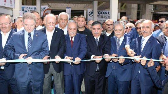 Milli Eğitim Bakanı İsmet Yılmaz, Gıda Tarım ve Hayvancılık Bakanı Ahmet Eşref Fakıbaba ile birlikte 4. Sivas Tarım ve Hayvancılık Fuarının açılışını gerçekleştirdi.