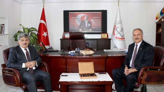 Milli Eğitim Bakanlığı Hayat Boyu Öğrenme Genel Müdürü Ali Rıza Altunel, Milli Eğitim Müdürümüz Mustafa Altınsoyu ziyaret etti.