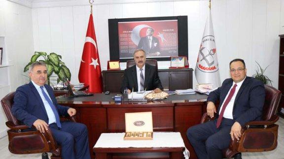 Kayseri TEKDEN Eğitim Kurumları İcra Kurulu Başkanı Hüseyin Akar, Milli Eğitim Müdürümüz Mustafa Altınsoyu ziyaret etti.