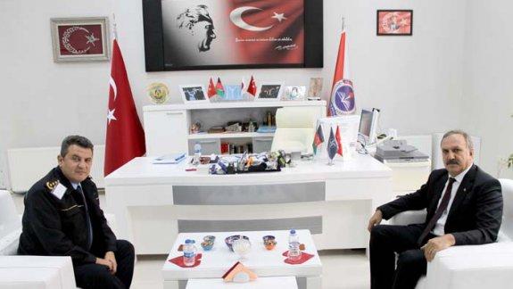Milli Eğitim Müdürümüz Mustafa Altınsoy Sivas Polis Meslek Eğitim Merkezi Müdürlüğü görevine atanan Kadir Yırtarı ziyaret etti. Altınsoy Yırtara yeni görevinde başarılar diledi. 