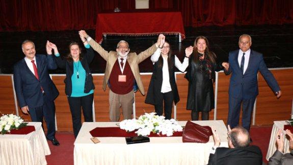 Hacettepe Üniversitesi emekli öğretim üyesi, eğitimci-yazar Prof. Dr. Aytaç Açıkalın, Sivasta okul Müdürlerine yönelik konferans verdi.