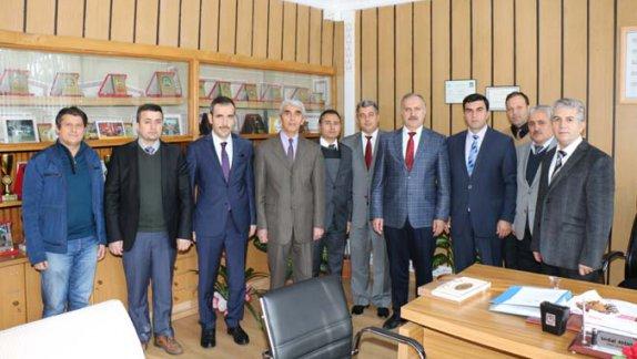 Milli Eğitim Müdürümüz Mustafa Altınsoy, Şube Müdürümüz Malik Erdoğan ile birlikte Sivas Mesleki ve Teknik Anadolu Lisesini ziyaret etti.