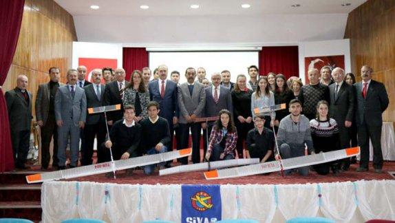 THK Sivas Şube Başkanlığı, Halk Eğitim Merkezi ve okullarda model uçak kursu veren öğretmenlere yönelik, bilgilendirme toplantısı düzenledi.