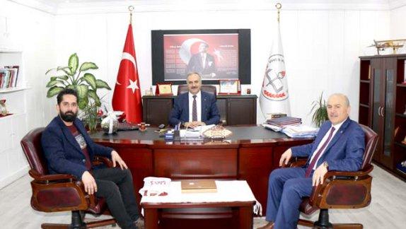 Eğitimci-Yazar Tahir Fatih Andı, Eğitimde Diriliş Derneği Başkanı Fahrettin Yılmaz ile birlikte Milli Eğitim Müdürümüz Mustafa Altınsoyu ziyaret etti.  