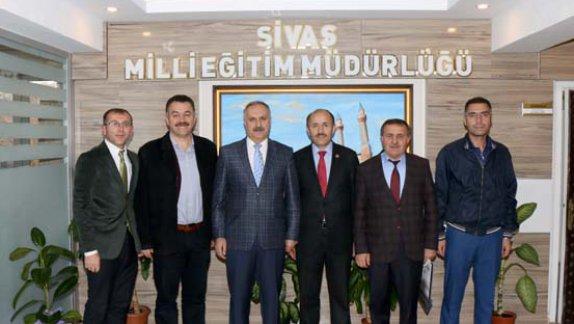 Sivas Lisesi Müdürü Selahattin Erdem, Okul Aile Birliği Başkanı Ali Yavuz ve yönetim kurulu ile birlikte Milli Eğitim Müdürümüz Mustafa Altınsoyu ziyaret etti.