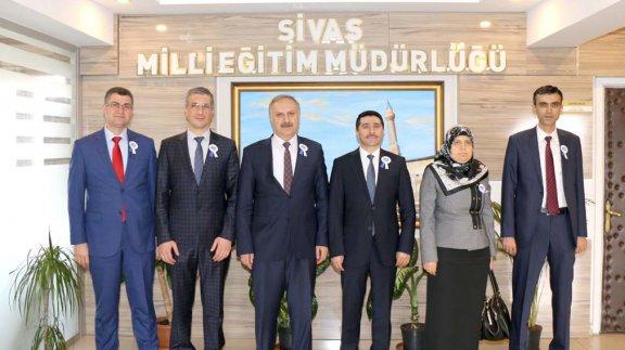 Sivas Defterdarı Mustafa Yumuşak ve kurum idarecileri 29. Vergi Haftası Dolayısıyla Milli Eğitim Müdürümüz Mustafa Altınsoyu ziyaret etti.