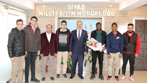 Sivas Uluslararası Şehit M. Murat Ertekin Anadolu İmam Hatip Lisesi Kadı Burhaneddin Öğrenci Meclisi, Mustafa Altınsoyu ziyaret etti.