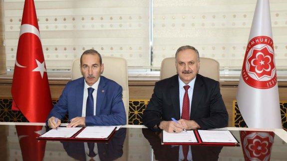 Milli Eğitim Müdürlüğümüz İle Cumhuriyet Üniversitesi (CÜ) arasında Eğitimde İşbirliği protokolü imzalandı.