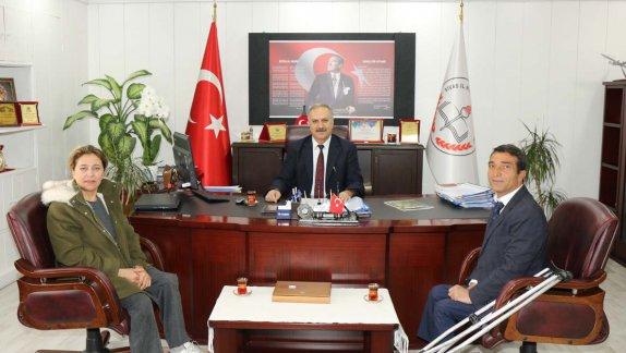 Sivas Bedensel ve Zihinsel Engelliler Derneği Başkanı Halil Geçkil ve dernek üyeleri Milli Milli Eğitim Müdürümüz Mustafa Altınsoyu ziyaret etti.