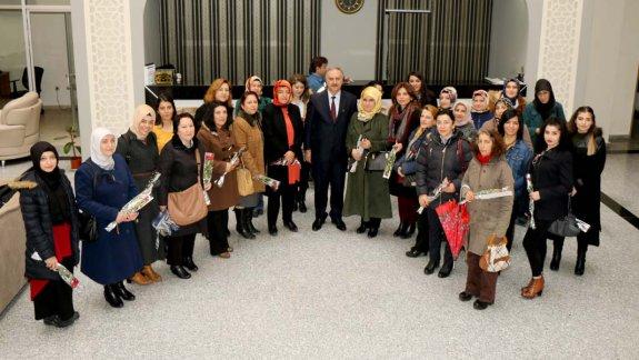 Milli Eğitim Müdürümüz Mustafa Altınsoy, 8 Mart Dünya Kadınlar günü dolayısıyla düzenlenen programda müdürlüğümüz bünyesinde çalışan kadın personellerle bir araya geldi.