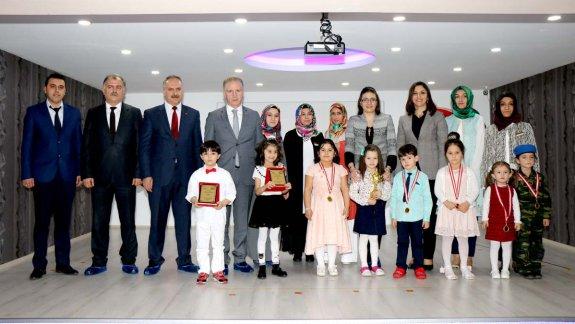 Melike Turan Melek Anaokulunda 12 Mart İstiklal Marşının Kabulü ve Mehmet Akif Ersoyu anma Günü dolayısıyla İstiklal Marşını Güzel Okuma Yarışması düzenlendi.