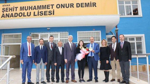 Şehit Muhammet Onur Demir Anadolu Lisesi´nde, Kütüphane Haftası dolayısıyla program düzenledi.