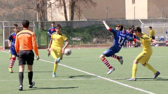 Kazım Karabekir Paşa Ortaokulu Futbol Takımı, Yıldızlar Futbol Türkiye Şampiyonasında yarı finale yükseldi.