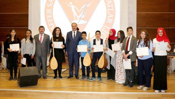 Milli Eğitim Müdürlüğümüz koordinesinde Muzaffer Sarısözen Güzel Sanatlar Lisesince düzenlenen Ortaokul 8. Sınıf öğrencileri arası THM Ses yarışmasının finali yapıldı.
