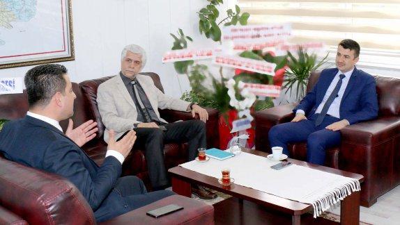 AK Parti İl Başkan Vekili Abdulkadir Demirel, İl Yönetim Kurulu Üyesi Nihat Bulut ile birlikte Milli Eğitim Müdürümüz Ebubekir Sıddık Savaşçıyı ziyaret etti. 